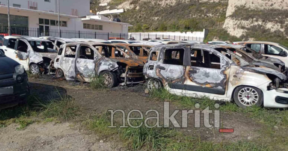 Εμπρησμός μάντρας οχημάτων στο Ηράκλειο: Τι εξετάζουν οι αρχές - Ψάχνουν απαντήσεις σε βίντεο